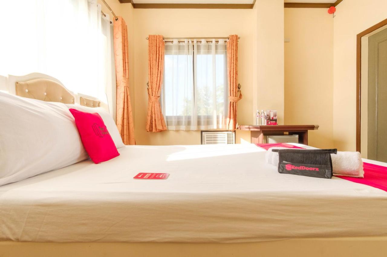 Reddoorz Plus @ Seaborne Hotel Subic Zambales Kültér fotó